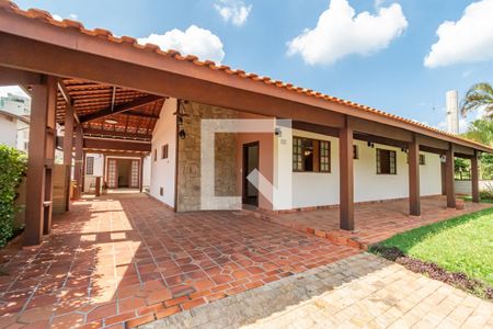 Casa de condomínio à venda com 300m², 4 quartos e 5 vagasGaragem 