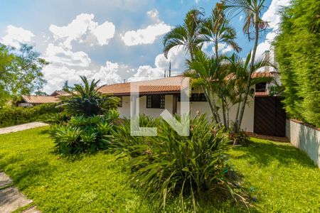 Casa de condomínio à venda com 300m², 4 quartos e 5 vagasFachada 