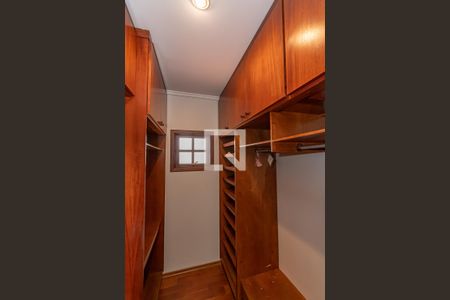 Casa de condomínio à venda com 300m², 4 quartos e 5 vagasCloset da suíte 