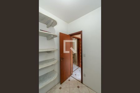 Casa de condomínio à venda com 300m², 4 quartos e 5 vagasDispensa 