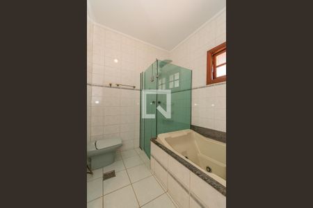 Casa de condomínio à venda com 300m², 4 quartos e 5 vagasBanheiro da Suíte 