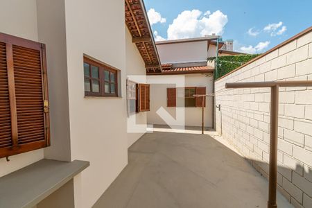 Casa de condomínio à venda com 300m², 4 quartos e 5 vagasQuintal 