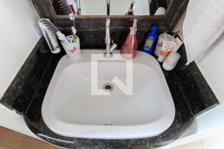 Casa à venda com 64m², 2 quartos e 1 vaga Casa à venda com 64m², 2 quartos e 1 vagaBanheiro