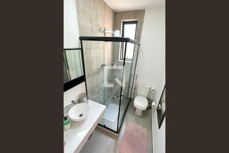 Banheiro de kitnet/studio para alugar com 1 quarto, 32m² em Leme, Rio de Janeiro