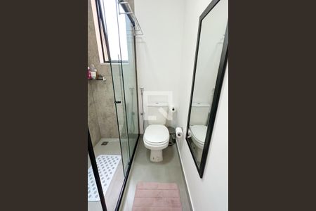 Banheiro de kitnet/studio para alugar com 1 quarto, 32m² em Leme, Rio de Janeiro