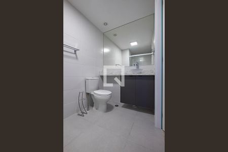 Banheiro de kitnet/studio à venda com 1 quarto, 27m² em Pinheiros, São Paulo