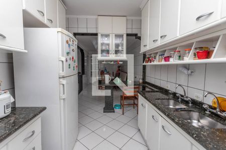 Casa à venda com 370m², 4 quartos e 4 vagas Casa à venda com 370m², 4 quartos e 4 vagasCozinha