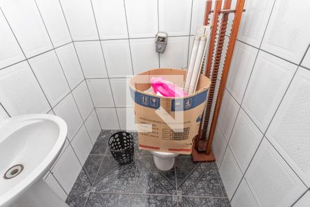 Casa à venda com 370m², 4 quartos e 4 vagas Casa à venda com 370m², 4 quartos e 4 vagasBanheiro de serviço