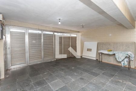 Casa à venda com 370m², 4 quartos e 4 vagas Casa à venda com 370m², 4 quartos e 4 vagasGaragem