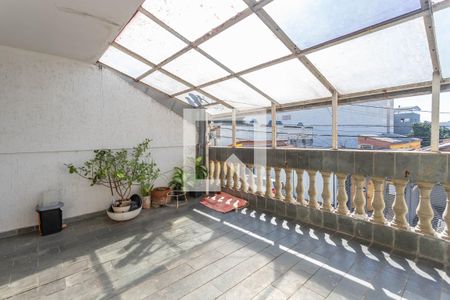Casa à venda com 370m², 4 quartos e 4 vagas Casa à venda com 370m², 4 quartos e 4 vagasVaranda