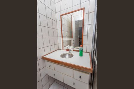 Casa à venda com 370m², 4 quartos e 4 vagas Casa à venda com 370m², 4 quartos e 4 vagasBanheiro social