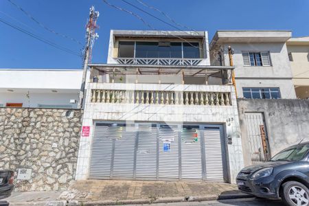 Casa à venda com 370m², 4 quartos e 4 vagas Casa à venda com 370m², 4 quartos e 4 vagasFachada