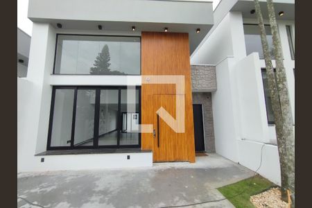 Casa à venda com 160m², 3 quartos e 2 vagas Casa à venda com 160m², 3 quartos e 2 vagasFachada