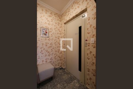Apartamento à venda com 164m², 4 quartos e 4 vagas Apartamento à venda com 164m², 4 quartos e 4 vagasHall exclusivo do elevador
