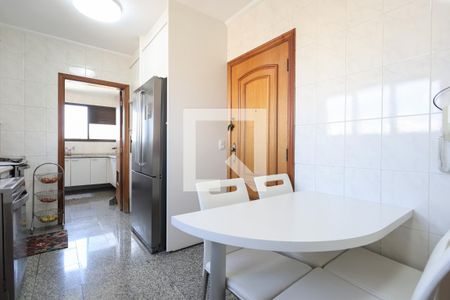 Apartamento à venda com 164m², 4 quartos e 4 vagas Apartamento à venda com 164m², 4 quartos e 4 vagasCozinha