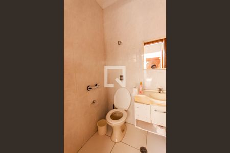 Casa à venda com 260m², 3 quartos e 10 vagasBanheiro de Serviço