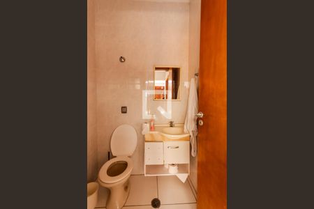 Casa à venda com 260m², 3 quartos e 10 vagasBanheiro de Serviço