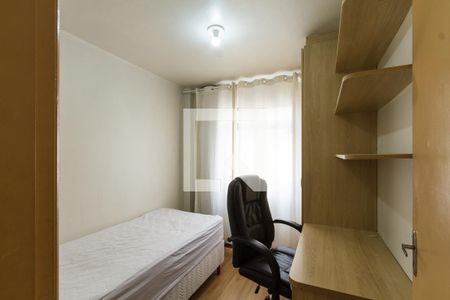 Qarto 1- porta de entrada cama de solteiro de apartamento para alugar com 2 quartos, 47m² em Boa Vista, Curitiba