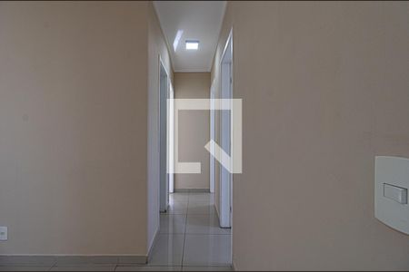 corredor para os comodos_1 de apartamento para alugar com 3 quartos, 63m² em Jardim Santa Emília, São Paulo
