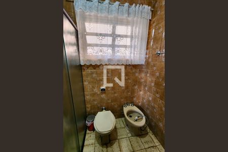 Casa à venda com 470m², 4 quartos e 4 vagas Casa à venda com 470m², 4 quartos e 4 vagasBanheiro da Suíte 2