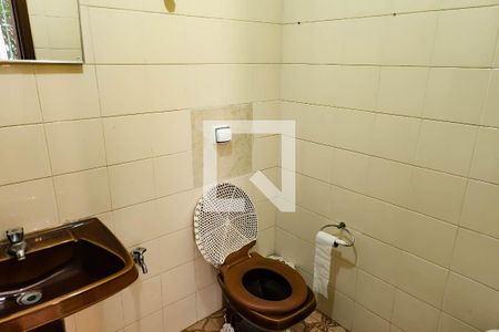 Casa à venda com 470m², 4 quartos e 4 vagas Casa à venda com 470m², 4 quartos e 4 vagasBanheiro