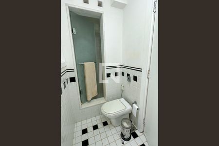 Apartamento à venda com 170m², 3 quartos e sem vaga Apartamento à venda com 170m², 3 quartos e sem vagaBanheiro social