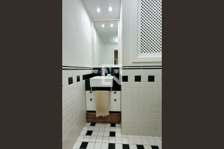 Apartamento à venda com 170m², 3 quartos e sem vaga Apartamento à venda com 170m², 3 quartos e sem vagaBanheiro social