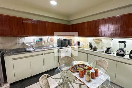 Apartamento à venda com 170m², 3 quartos e sem vaga Apartamento à venda com 170m², 3 quartos e sem vagaCozinha