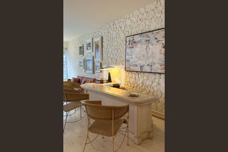 Apartamento à venda com 170m², 3 quartos e sem vaga Apartamento à venda com 170m², 3 quartos e sem vagaSala