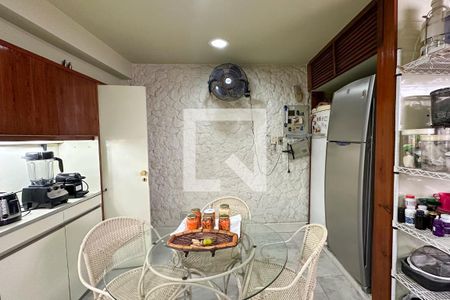 Apartamento à venda com 170m², 3 quartos e sem vaga Apartamento à venda com 170m², 3 quartos e sem vagaCozinha