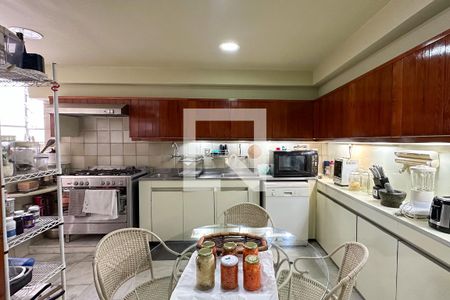 Apartamento à venda com 170m², 3 quartos e sem vaga Apartamento à venda com 170m², 3 quartos e sem vagaCozinha