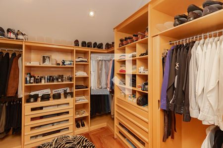 Casa de condomínio à venda com 901m², 5 quartos e 6 vagasCloset da Suíte 1