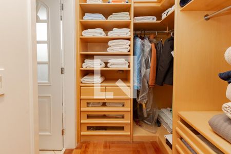 Casa de condomínio à venda com 901m², 5 quartos e 6 vagasCloset da Suíte 4