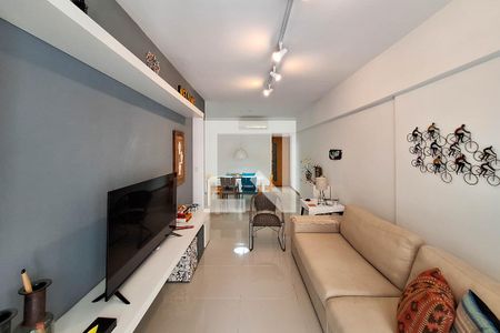 Sala de apartamento à venda com 3 quartos, 106m² em Camboinhas, Niterói