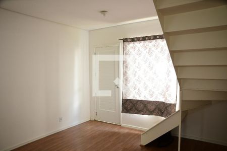 Sala de casa de condomínio para alugar com 2 quartos, 60m² em Maranhão, Cotia