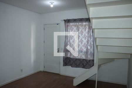 Sala de casa de condomínio para alugar com 2 quartos, 60m² em Maranhão, Cotia