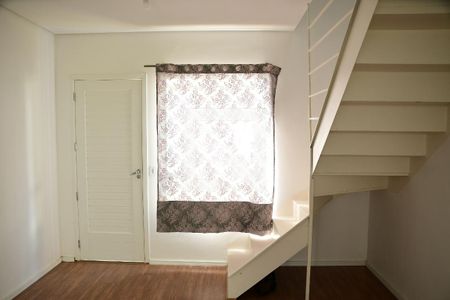 Sala de casa de condomínio para alugar com 2 quartos, 60m² em Maranhão, Cotia