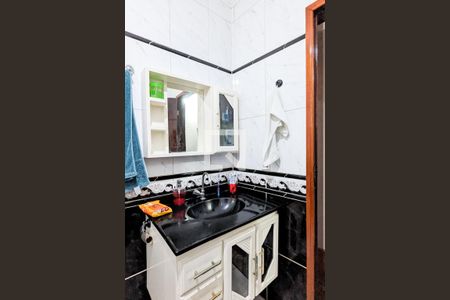 Casa à venda com 228m², 3 quartos e 2 vagasBanheiro