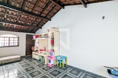 Casa à venda com 228m², 3 quartos e 2 vagasSótão