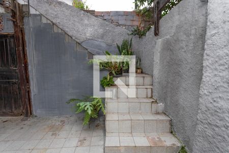 Casa à venda com 172m², 4 quartos e 1 vaga Casa à venda com 172m², 4 quartos e 1 vagaEscada para churrasqueira