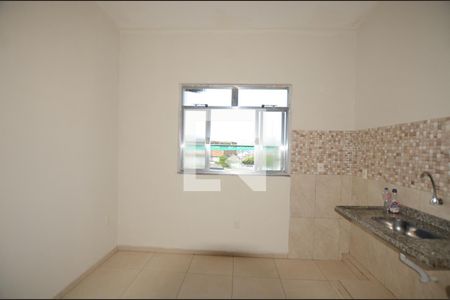 Sala/Cozinha de apartamento para alugar com 1 quarto, 45m² em Brás de Pina, Rio de Janeiro