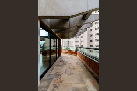 Apartamento à venda com 300m², 3 quartos e 4 vagas Apartamento à venda com 300m², 3 quartos e 4 vagasVaranda Sala