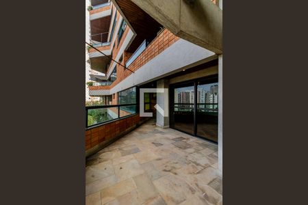 Apartamento à venda com 300m², 3 quartos e 4 vagas Apartamento à venda com 300m², 3 quartos e 4 vagasVaranda Sala