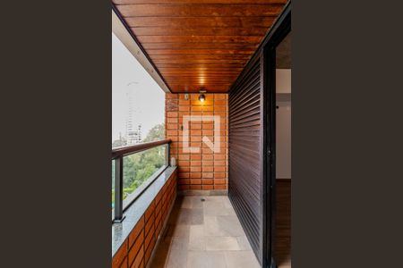 Apartamento à venda com 300m², 3 quartos e 4 vagas Apartamento à venda com 300m², 3 quartos e 4 vagasVaranda Quarto