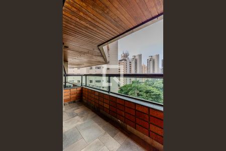 Apartamento à venda com 300m², 3 quartos e 4 vagas Apartamento à venda com 300m², 3 quartos e 4 vagasVaranda Quarto