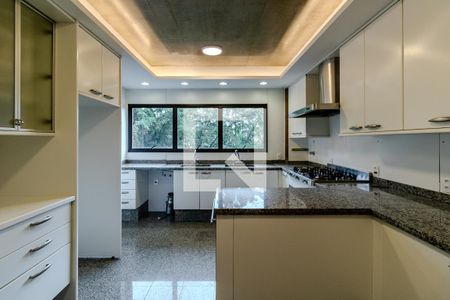Apartamento à venda com 300m², 3 quartos e 4 vagas Apartamento à venda com 300m², 3 quartos e 4 vagasCozinha