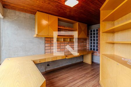 Apartamento à venda com 300m², 3 quartos e 4 vagas Apartamento à venda com 300m², 3 quartos e 4 vagasEscritório