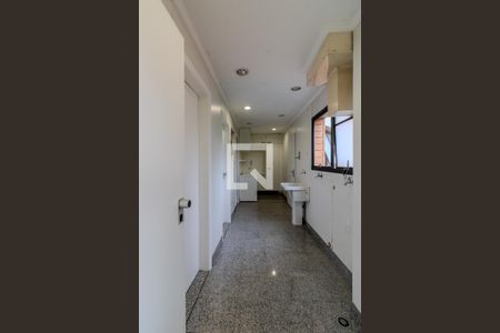 Apartamento à venda com 300m², 3 quartos e 4 vagas Apartamento à venda com 300m², 3 quartos e 4 vagasLavanderia