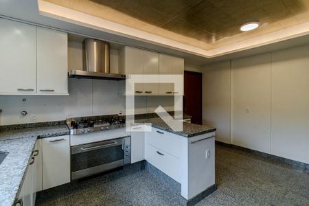 Apartamento à venda com 300m², 3 quartos e 4 vagas Apartamento à venda com 300m², 3 quartos e 4 vagasCozinha