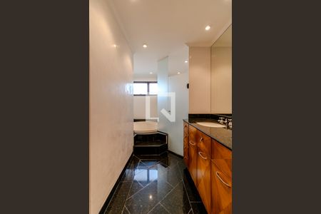 Apartamento à venda com 300m², 3 quartos e 4 vagas Apartamento à venda com 300m², 3 quartos e 4 vagasBanheiro Social